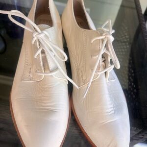 Frye Women’s White Leather Oxfords